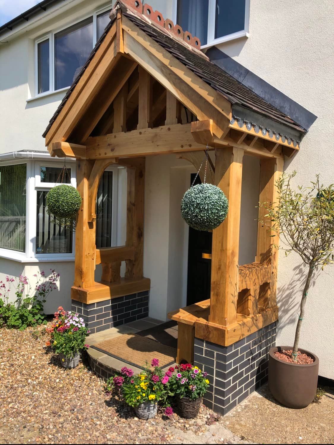 Finished oak porch with planters